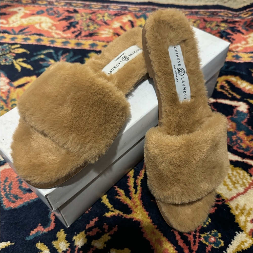 NWB Chinese Laundry Mulholland camel tan faux fur flat mule sandal shoe new 6